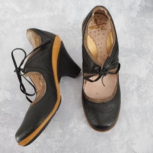 J. Shoes Marie Heels w/Tie Accent Black Leather 9